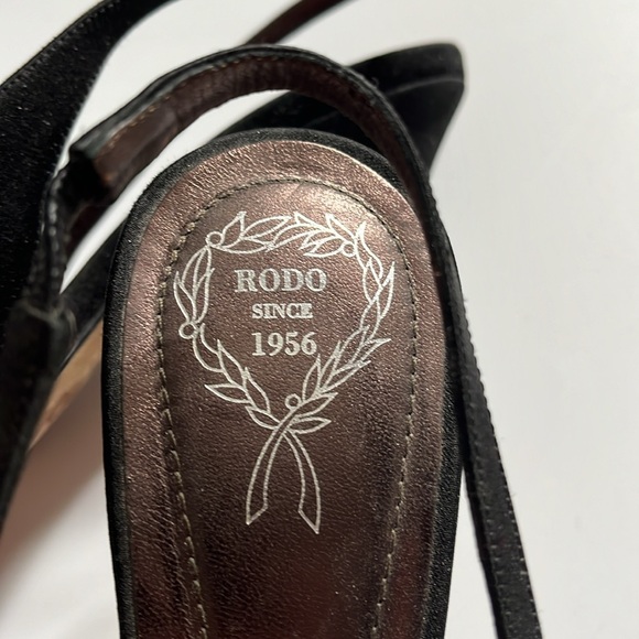 Rodo Black Satin Embellished Evening Pumps. Size 38 - Picture 3 of 4